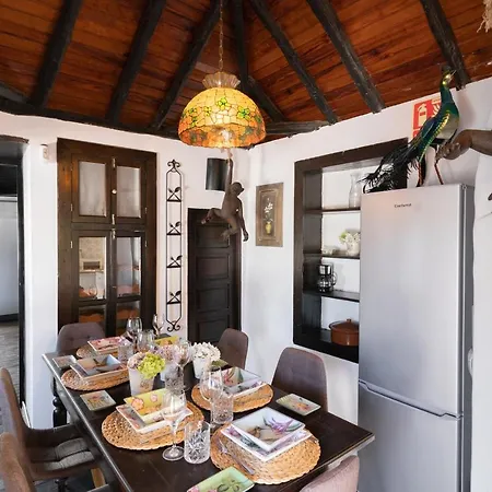 אכסניה Hacienda Felix *